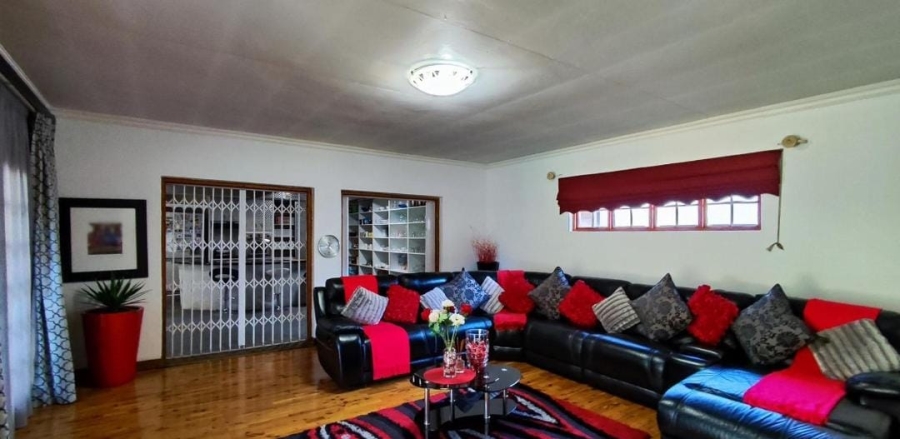 4 Bedroom Property for Sale in Van Riebeeck Park Gauteng