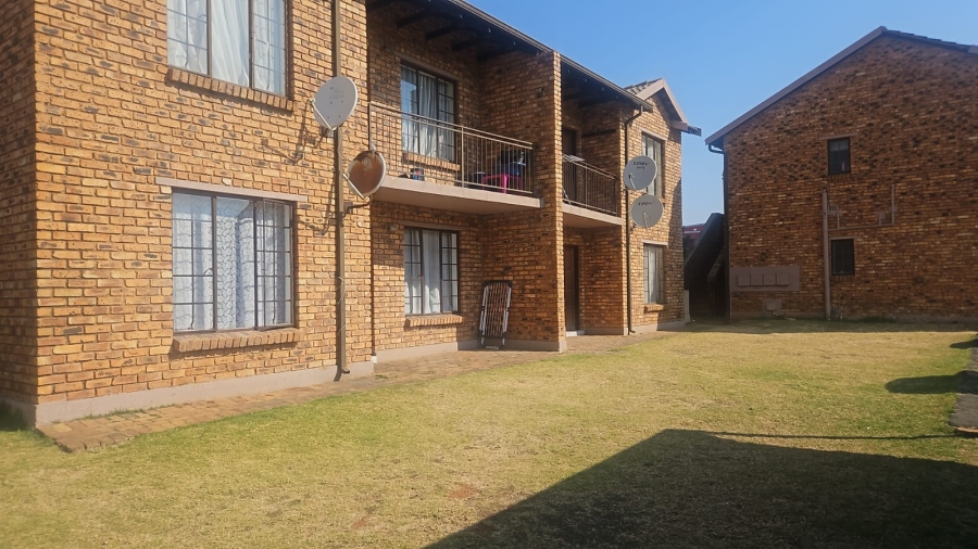 2 Bedroom Property for Sale in Chloorkop Gauteng