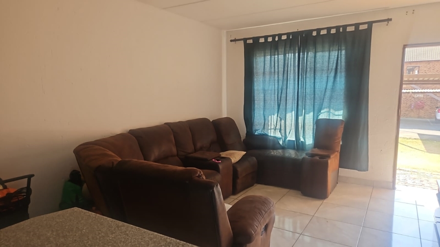 2 Bedroom Property for Sale in Chloorkop Gauteng