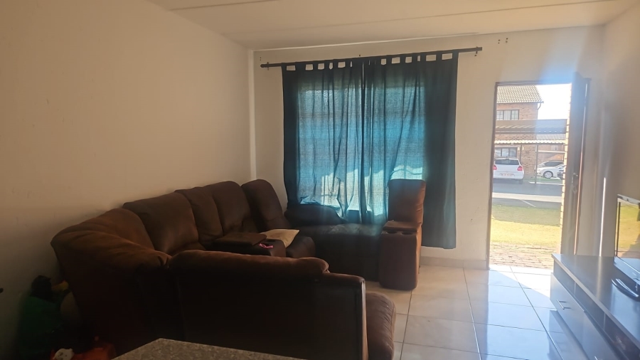 2 Bedroom Property for Sale in Chloorkop Gauteng