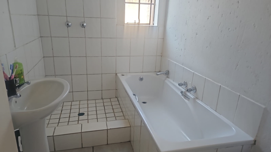 2 Bedroom Property for Sale in Chloorkop Gauteng