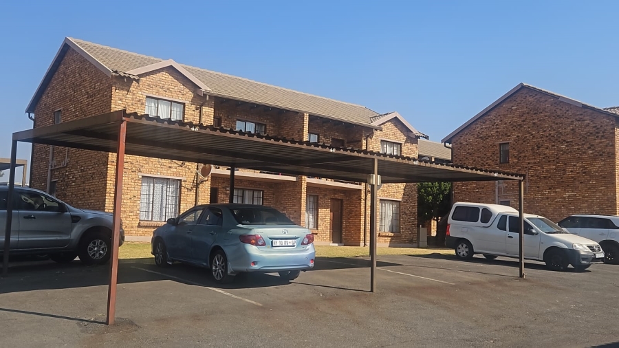 2 Bedroom Property for Sale in Chloorkop Gauteng