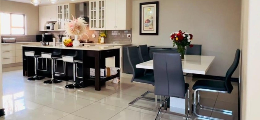 5 Bedroom Property for Sale in Blue Valley Golf Estate Gauteng