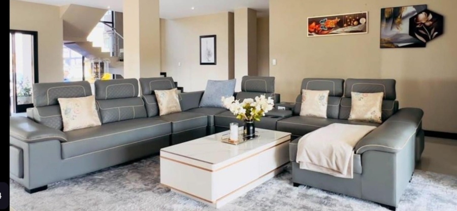 5 Bedroom Property for Sale in Blue Valley Golf Estate Gauteng