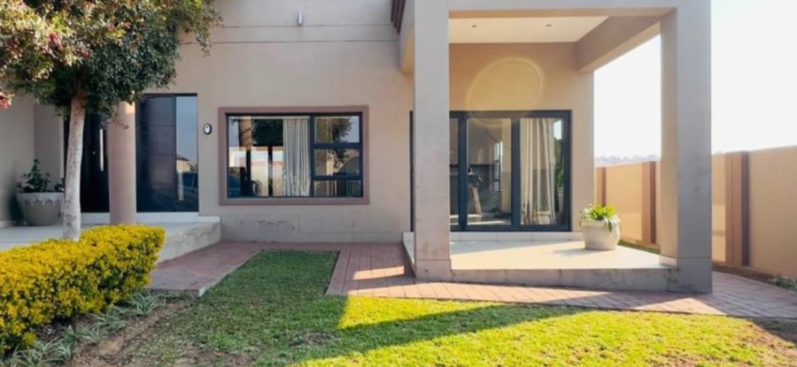 5 Bedroom Property for Sale in Blue Valley Golf Estate Gauteng