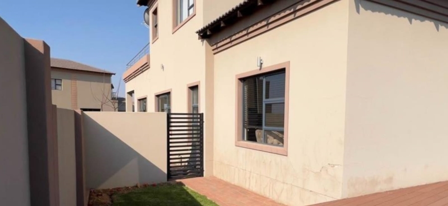 5 Bedroom Property for Sale in Blue Valley Golf Estate Gauteng
