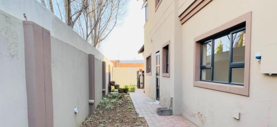 5 Bedroom Property for Sale in Blue Valley Golf Estate Gauteng