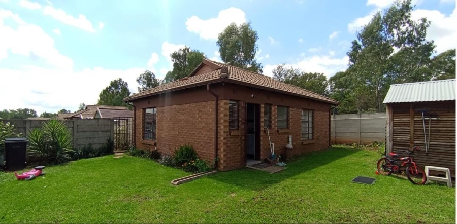 3 Bedroom Property for Sale in Clayville Gauteng