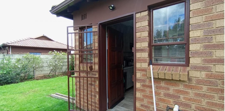 3 Bedroom Property for Sale in Clayville Gauteng