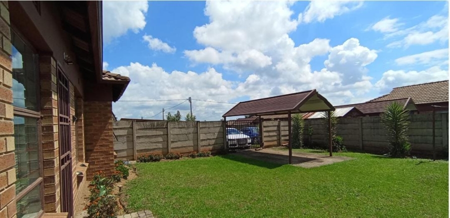 3 Bedroom Property for Sale in Clayville Gauteng