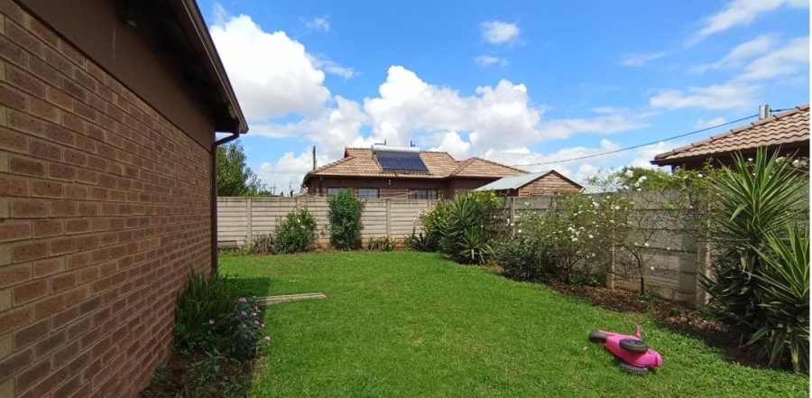 3 Bedroom Property for Sale in Clayville Gauteng