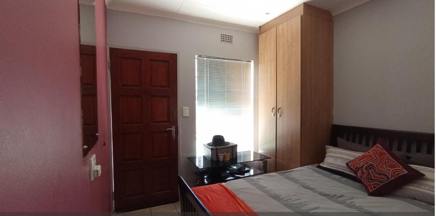 3 Bedroom Property for Sale in Clayville Gauteng