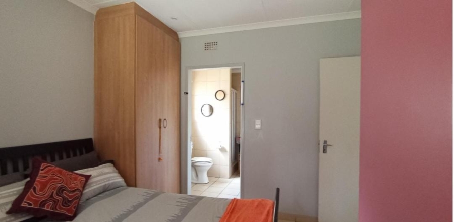 3 Bedroom Property for Sale in Clayville Gauteng