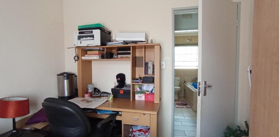 3 Bedroom Property for Sale in Clayville Gauteng