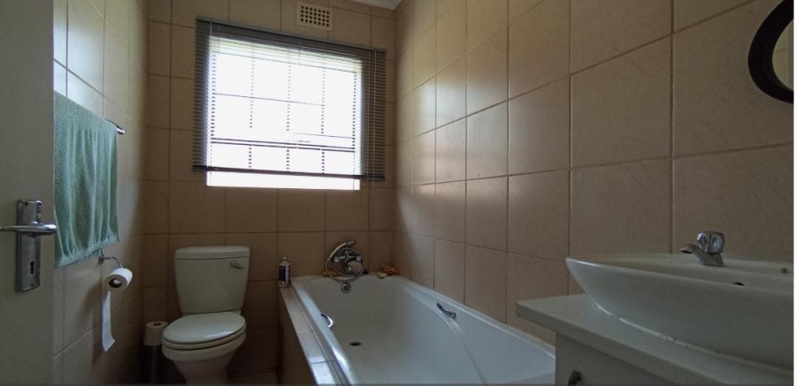 3 Bedroom Property for Sale in Clayville Gauteng