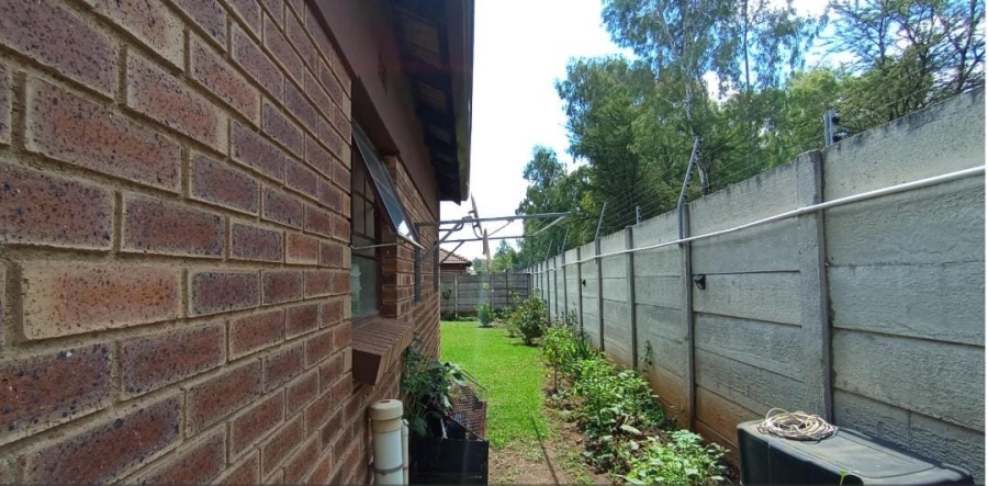 3 Bedroom Property for Sale in Clayville Gauteng