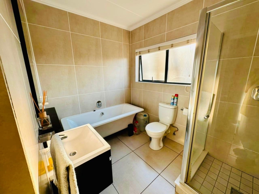 To Let 2 Bedroom Property for Rent in Kyalami Hills Gauteng