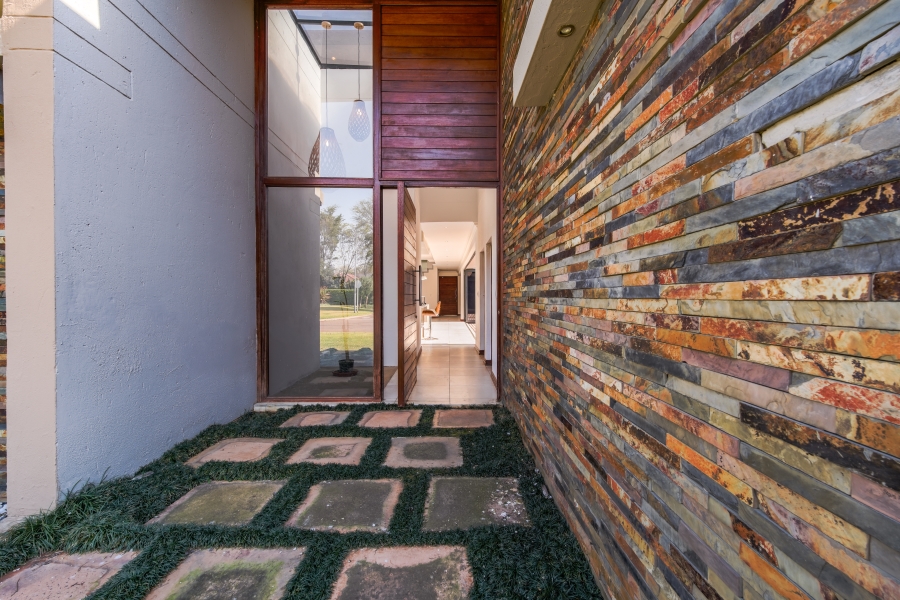 5 Bedroom Property for Sale in Willow Acres Gauteng