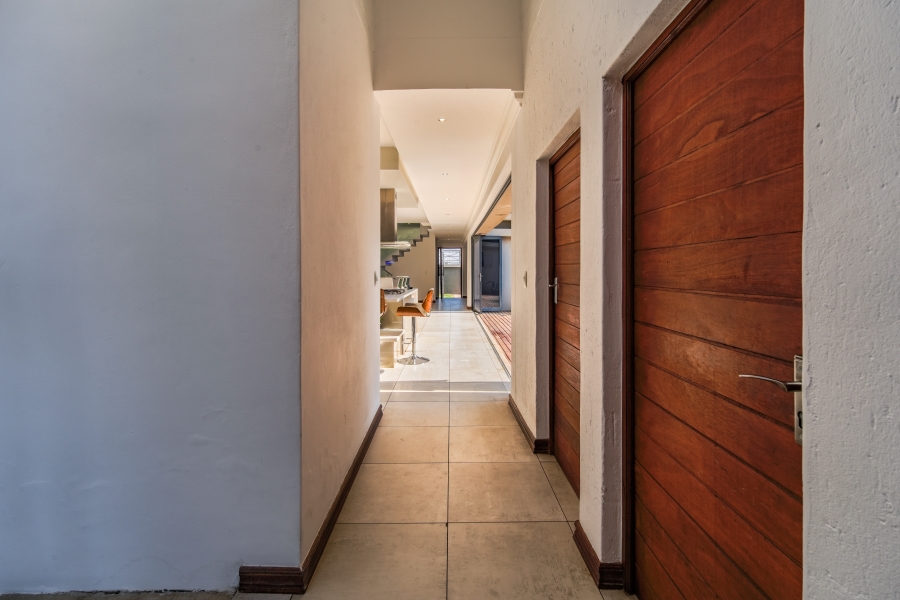 5 Bedroom Property for Sale in Willow Acres Gauteng