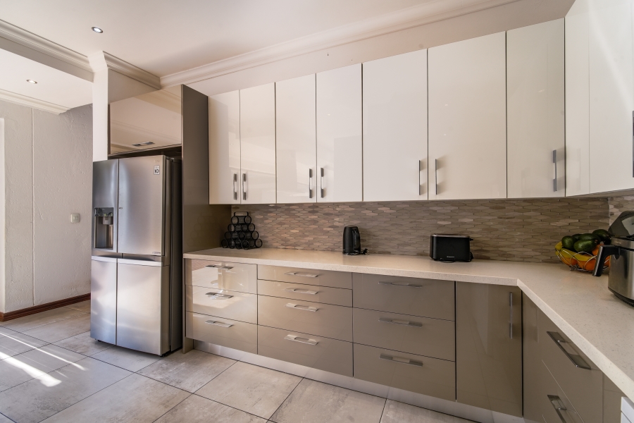 5 Bedroom Property for Sale in Willow Acres Gauteng