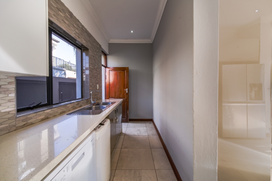 5 Bedroom Property for Sale in Willow Acres Gauteng