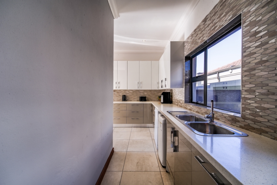 5 Bedroom Property for Sale in Willow Acres Gauteng