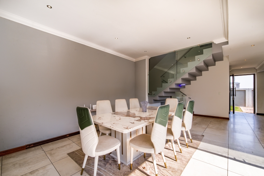 5 Bedroom Property for Sale in Willow Acres Gauteng