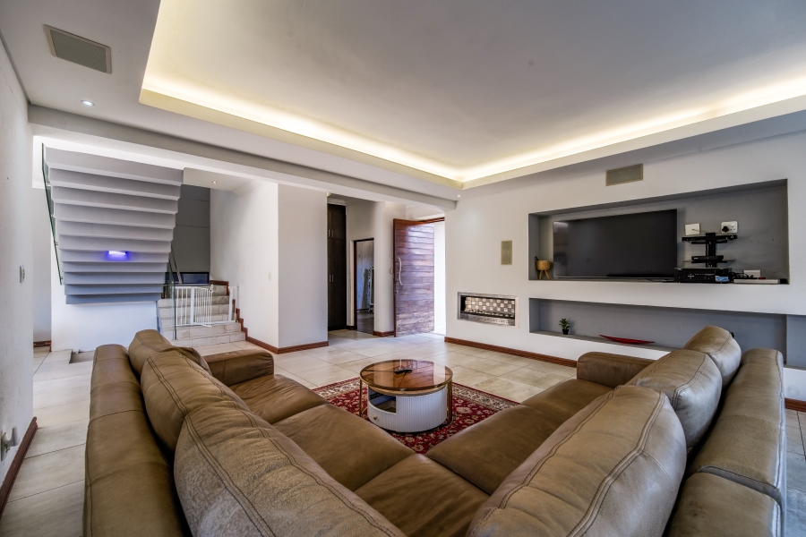 5 Bedroom Property for Sale in Willow Acres Gauteng