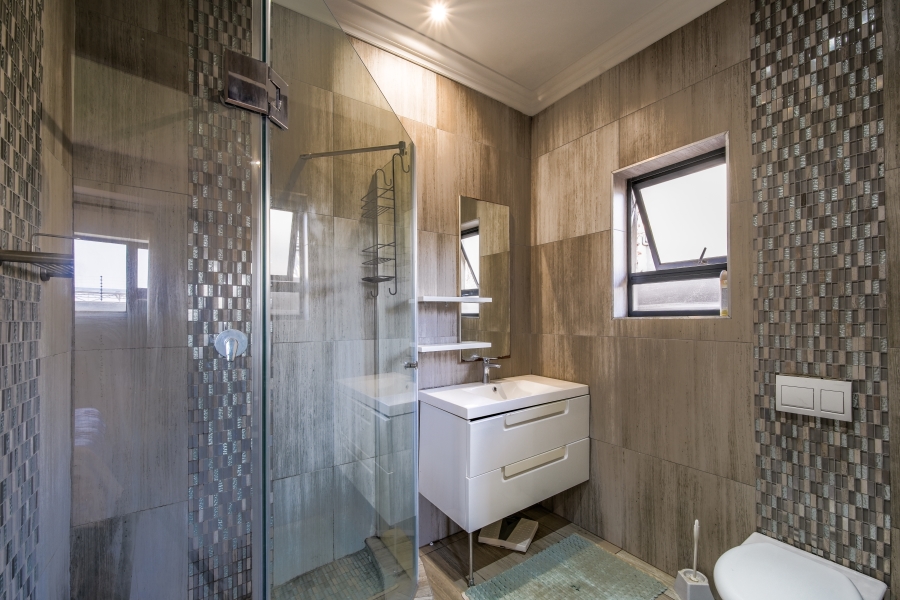 5 Bedroom Property for Sale in Willow Acres Gauteng