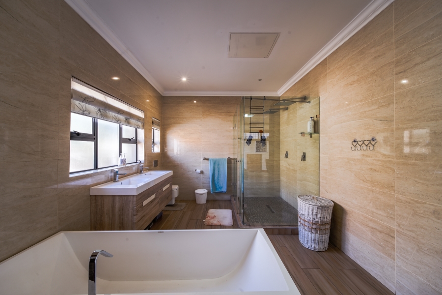 5 Bedroom Property for Sale in Willow Acres Gauteng