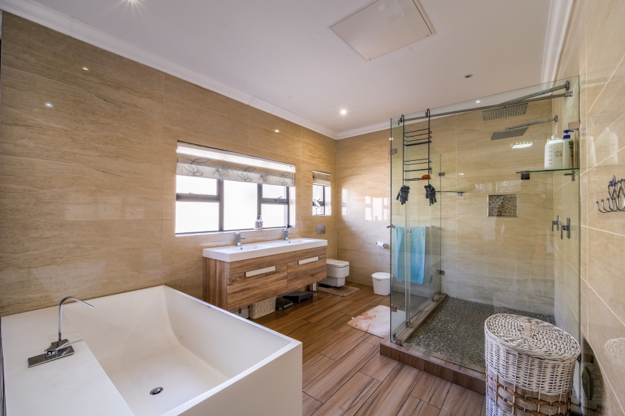 5 Bedroom Property for Sale in Willow Acres Gauteng