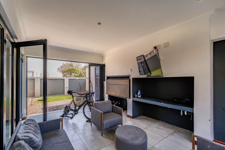 5 Bedroom Property for Sale in Willow Acres Gauteng