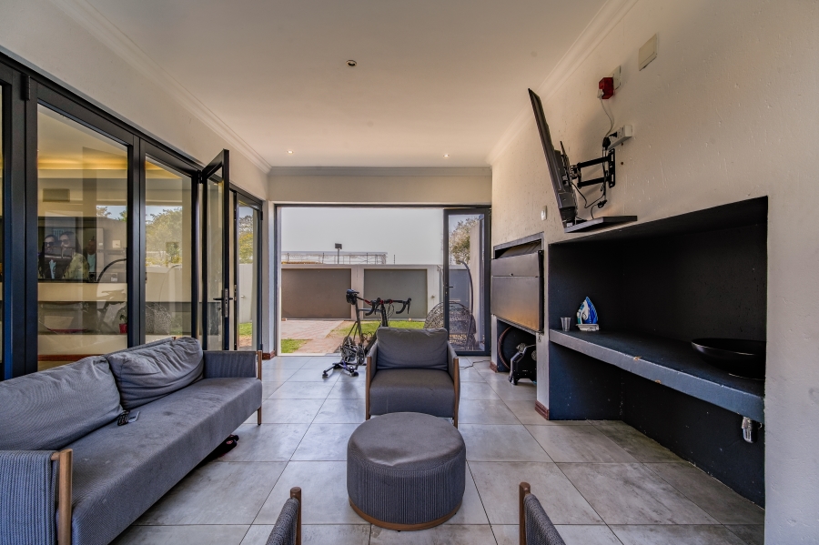 5 Bedroom Property for Sale in Willow Acres Gauteng