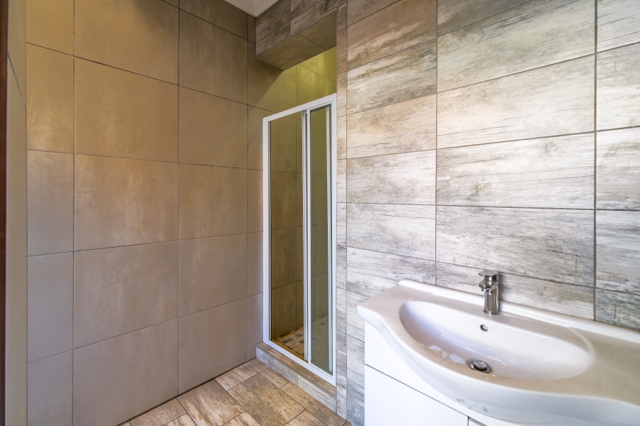 5 Bedroom Property for Sale in Willow Acres Gauteng
