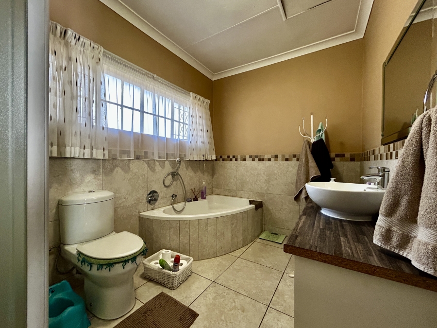 3 Bedroom Property for Sale in Knoppieslaagte Gauteng