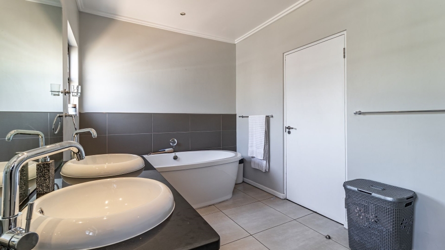 3 Bedroom Property for Sale in Lonehill Gauteng