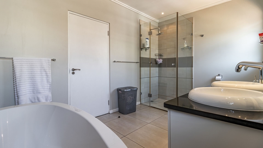 3 Bedroom Property for Sale in Lonehill Gauteng