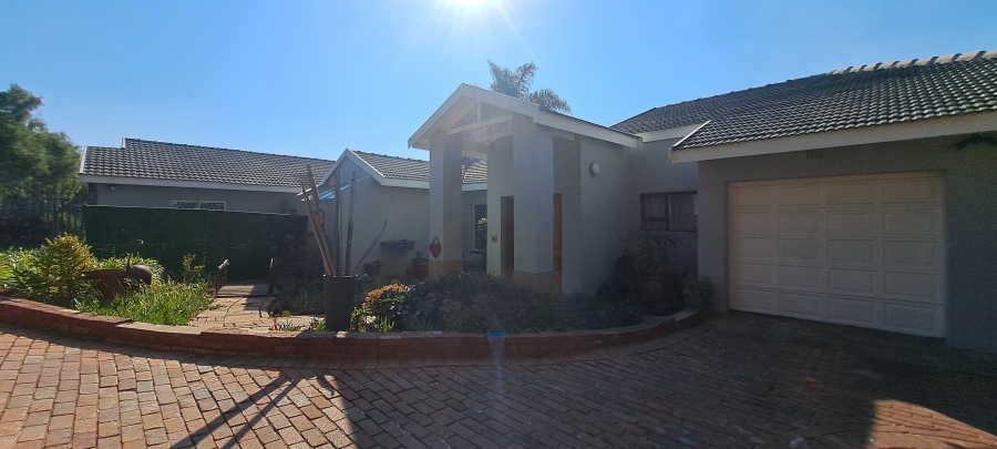 To Let 3 Bedroom Property for Rent in Helderkruin Gauteng