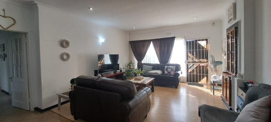 To Let 3 Bedroom Property for Rent in Helderkruin Gauteng
