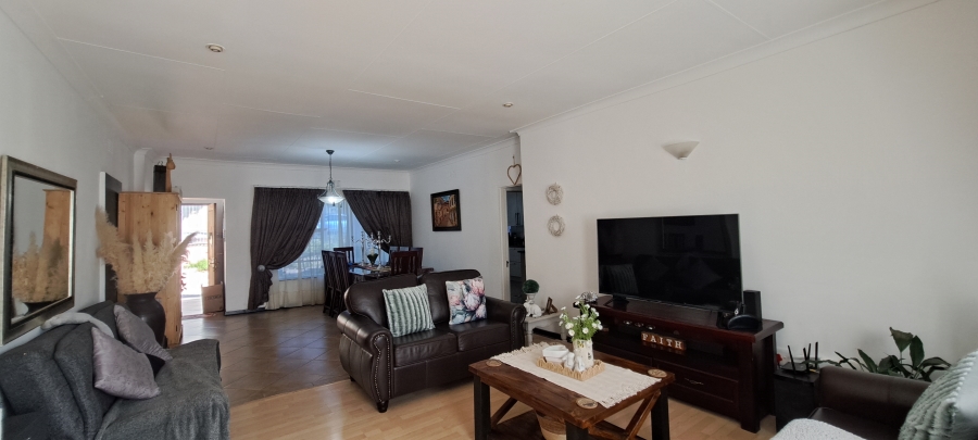 To Let 3 Bedroom Property for Rent in Helderkruin Gauteng