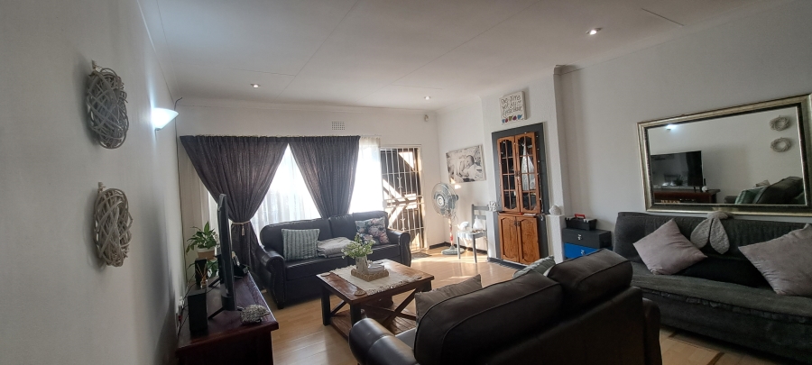 To Let 3 Bedroom Property for Rent in Helderkruin Gauteng