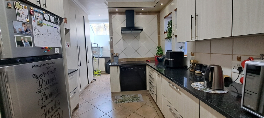 To Let 3 Bedroom Property for Rent in Helderkruin Gauteng