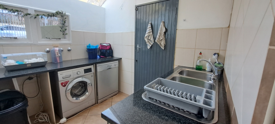 To Let 3 Bedroom Property for Rent in Helderkruin Gauteng