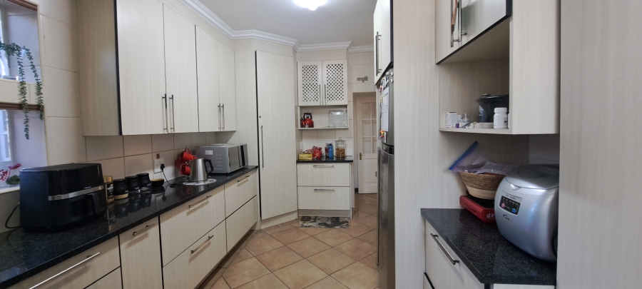 To Let 3 Bedroom Property for Rent in Helderkruin Gauteng