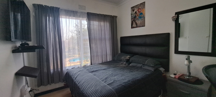 To Let 3 Bedroom Property for Rent in Helderkruin Gauteng