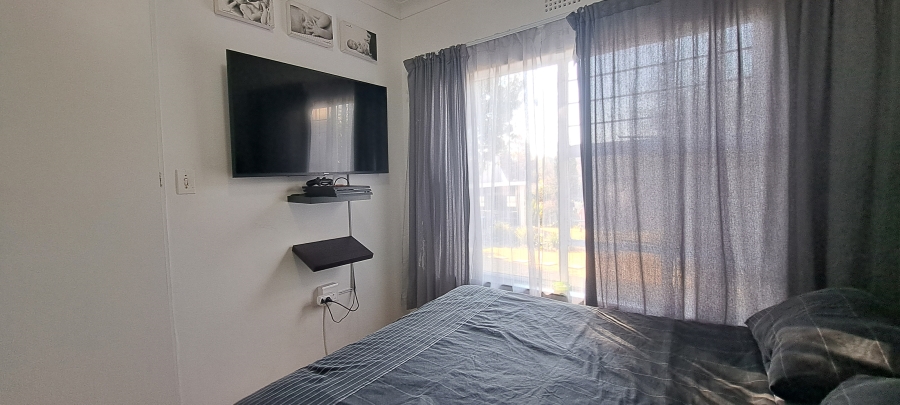 To Let 3 Bedroom Property for Rent in Helderkruin Gauteng