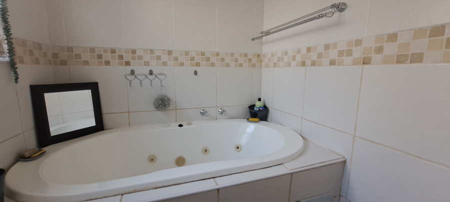 To Let 3 Bedroom Property for Rent in Helderkruin Gauteng