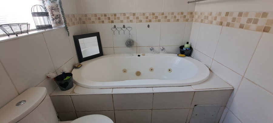 To Let 3 Bedroom Property for Rent in Helderkruin Gauteng
