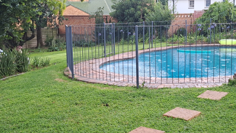 To Let 3 Bedroom Property for Rent in Helderkruin Gauteng