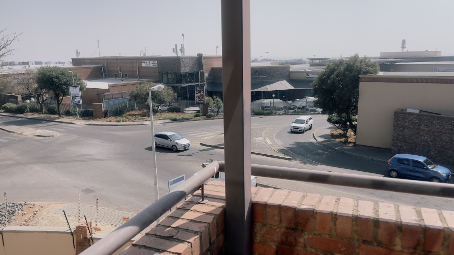 1 Bedroom Property for Sale in Halfway Gardens Gauteng